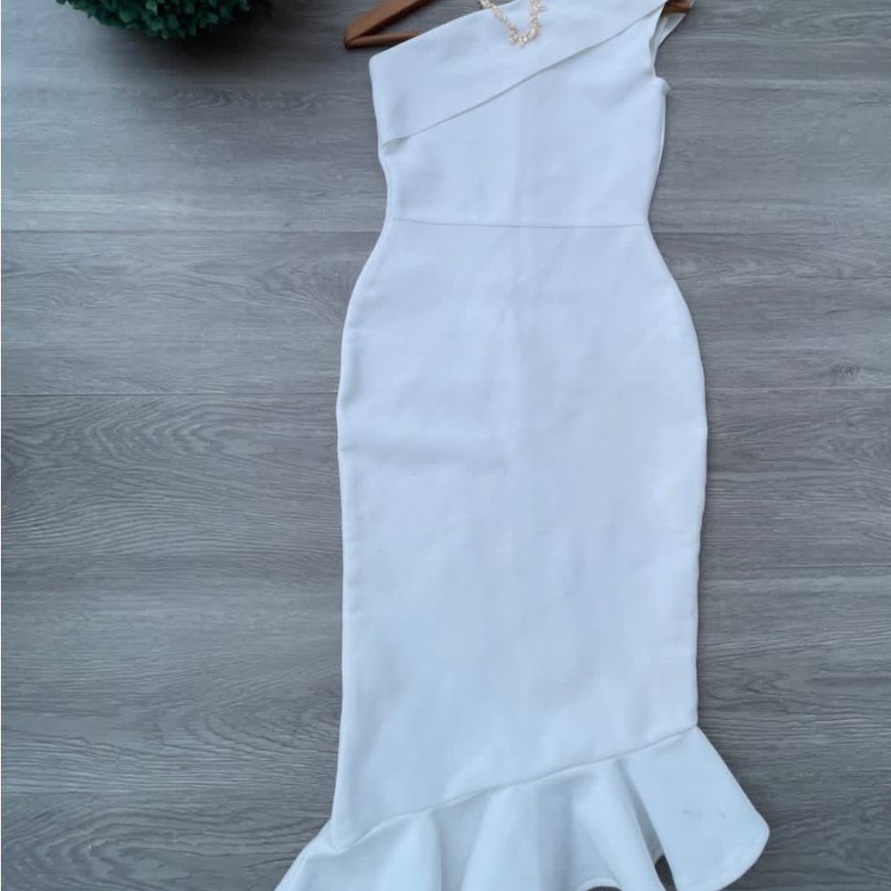 Elegant White One-Shoulder Dress